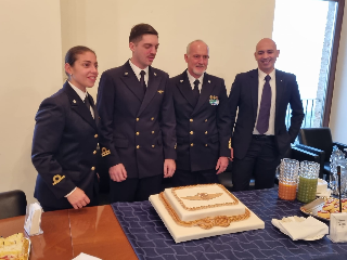 Monte Roberto – Fratello e sorella ufficiali della Marina Militare festeggiati in Comune